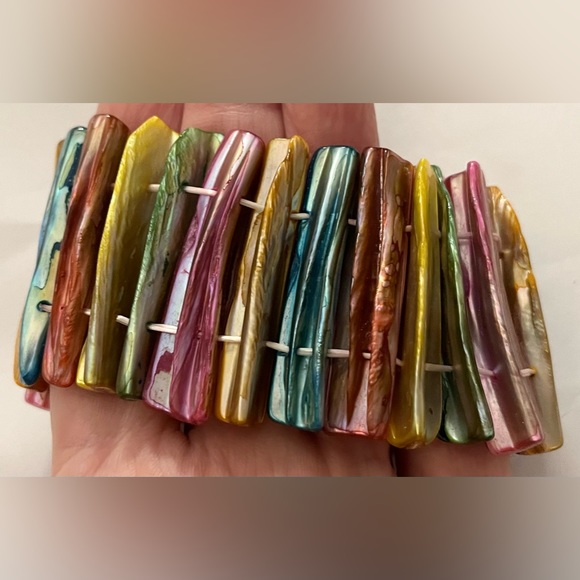 Shell rainbow of colors elastic bracelet EUC jewelry - Picture 11 of 14